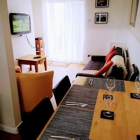 2 Bed Pet-free Cottage, Private Garden & Fell View * Arlecdon